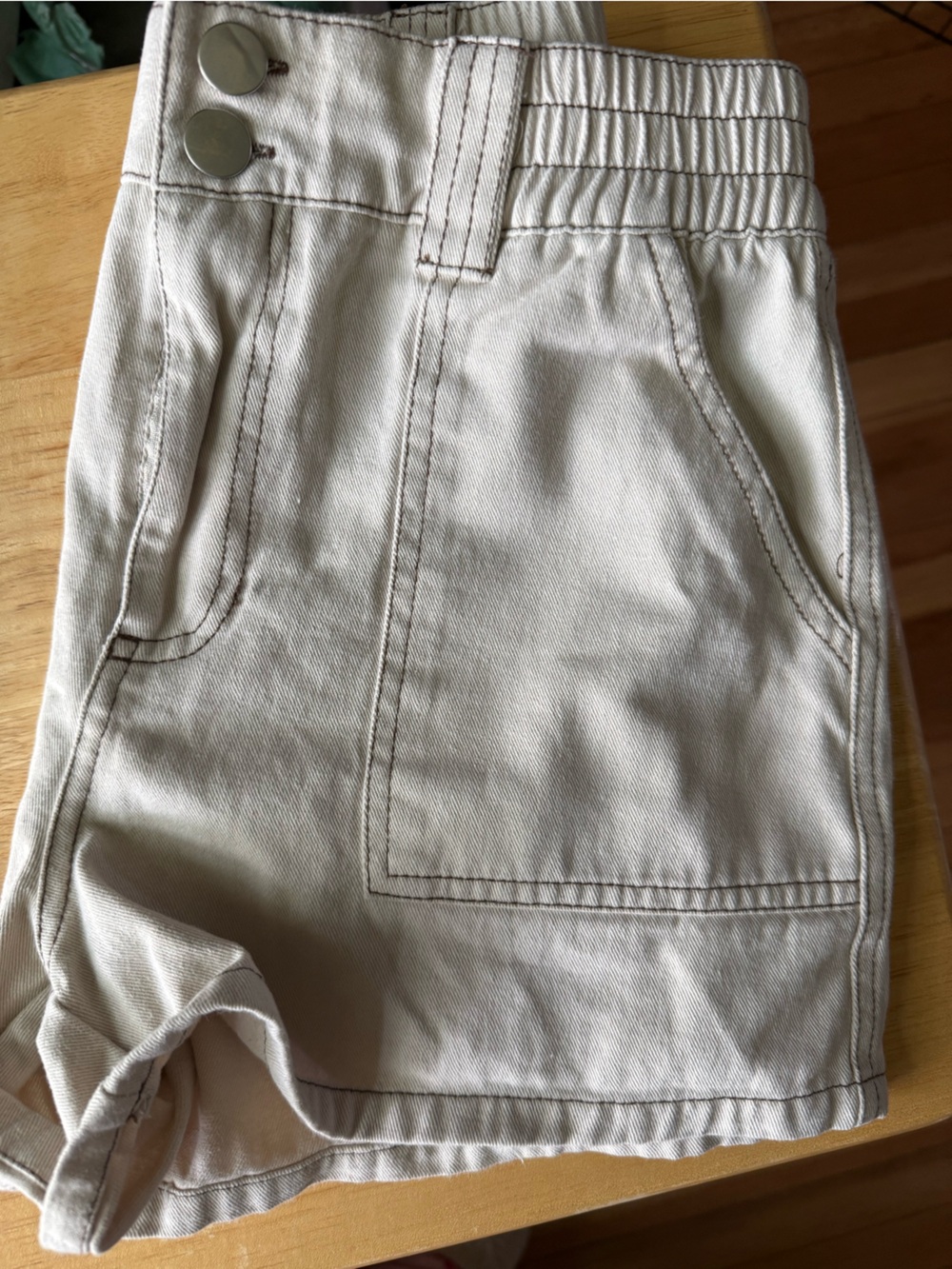 Full Tilt cream cargo shorts in excellent condition size small with pockets - Picture 7 of 7